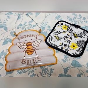 Honey Bees Wall Decor and Pot Holder Set